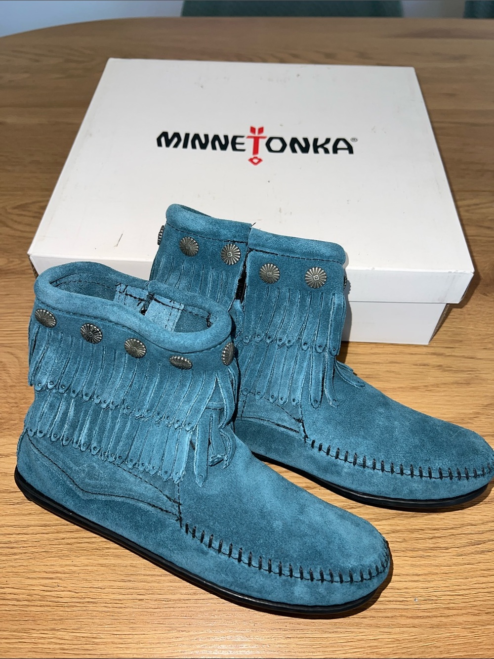 RARE NIB Minnetonka Double Fringe Peacock Blue Suede Boot with studded accents